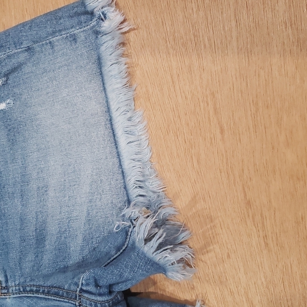 Universal Thread Fringed Distressed Highrise Shor… - image 4